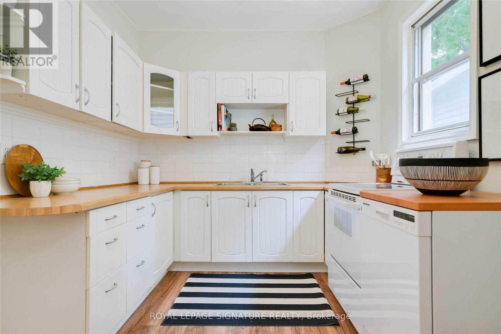 Upper - 27 Coleridge Avenue, Toronto, Ontario  M4C 4H4 - Photo 14 - E13460224
