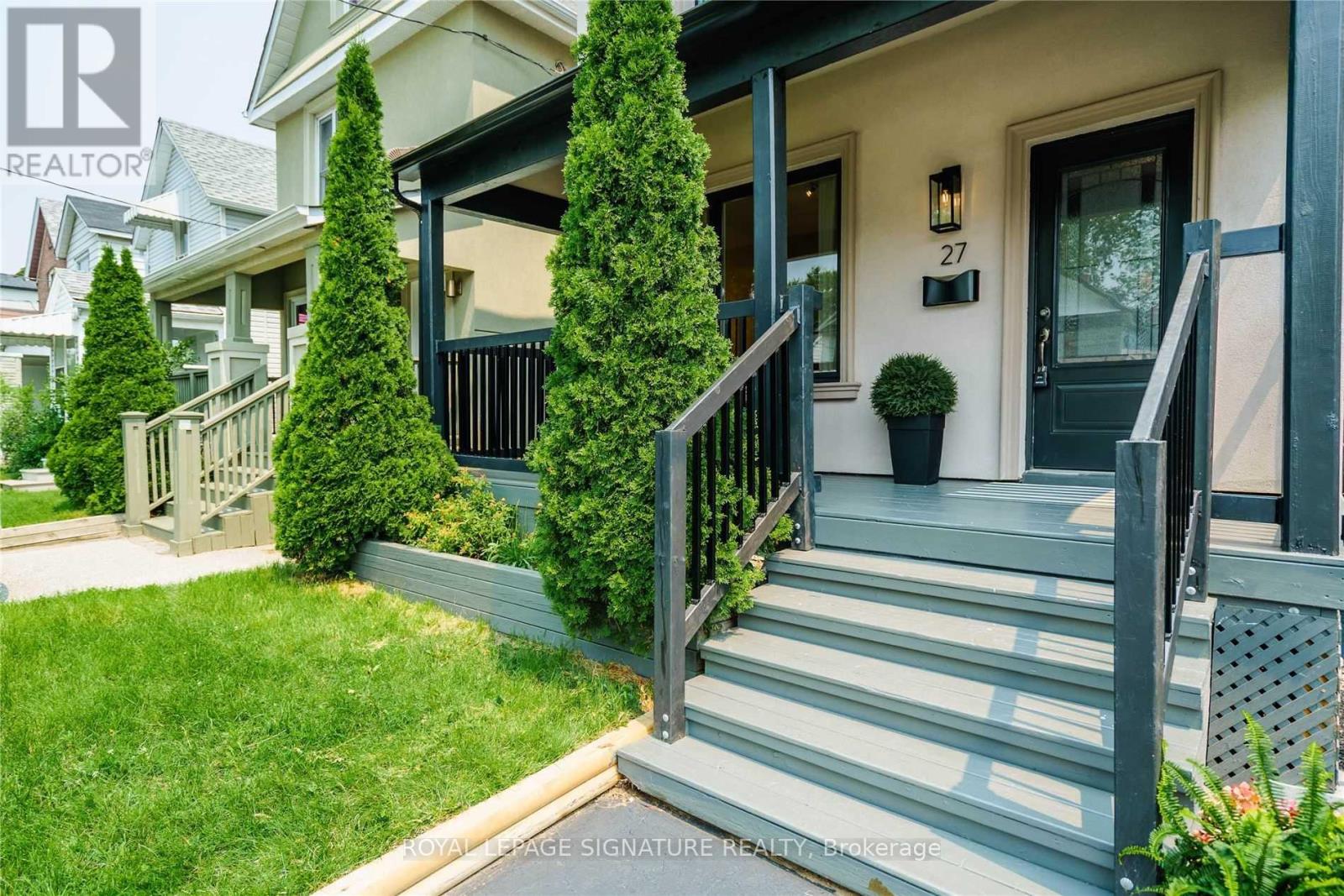Upper - 27 Coleridge Avenue, Toronto, Ontario  M4C 4H4 - Photo 2 - E13460224