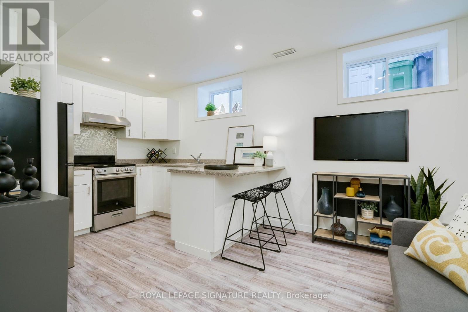 LOWER - 27 COLERIDGE AVENUE, Toronto, Ontario