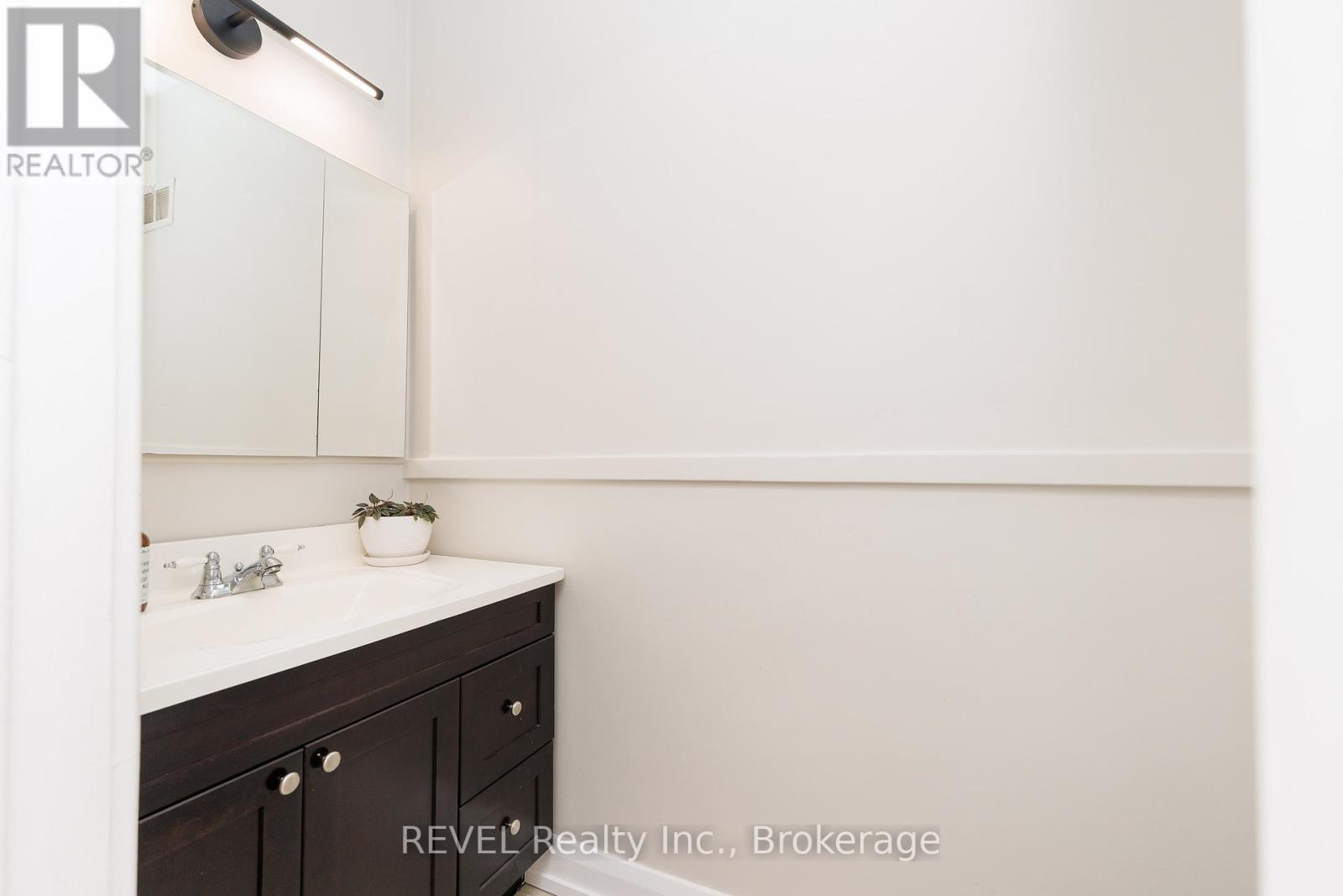299 First Avenue, Welland (N. Welland), Ontario L3C 1Z1 - Photo 18 - X13460206