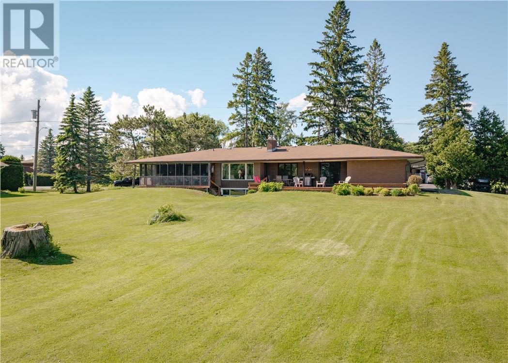 197 Laurier Street W, Azilda, Ontario  P0M 1B0 - Photo 3 - 2128635