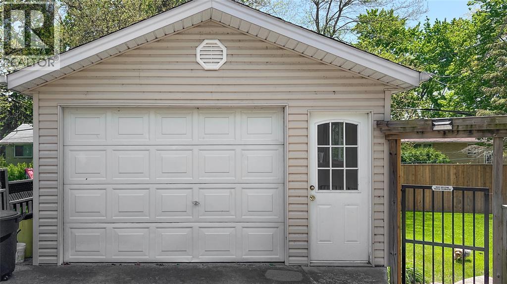 1275 Webster Drive, Sarnia photo 3