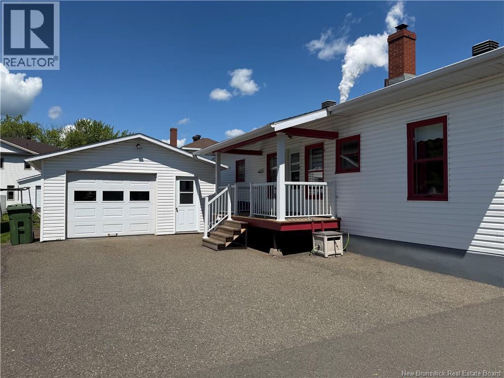 18 Dugal Street, Edmundston, New Brunswick  E3V 1X5 - Photo 4 - NB142176