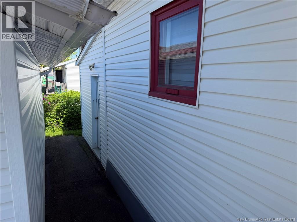 18 Dugal Street, Edmundston, New Brunswick  E3V 1X5 - Photo 5 - NB142176