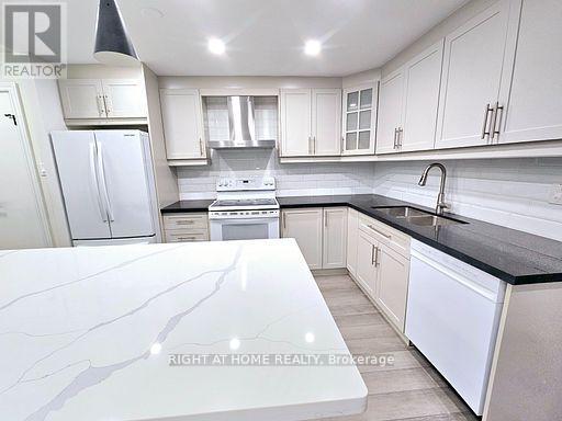 Sph8 - 3700 Kaneff Crescent, Mississauga, Ontario  L5A 4B8 - Photo 11 - W13460216