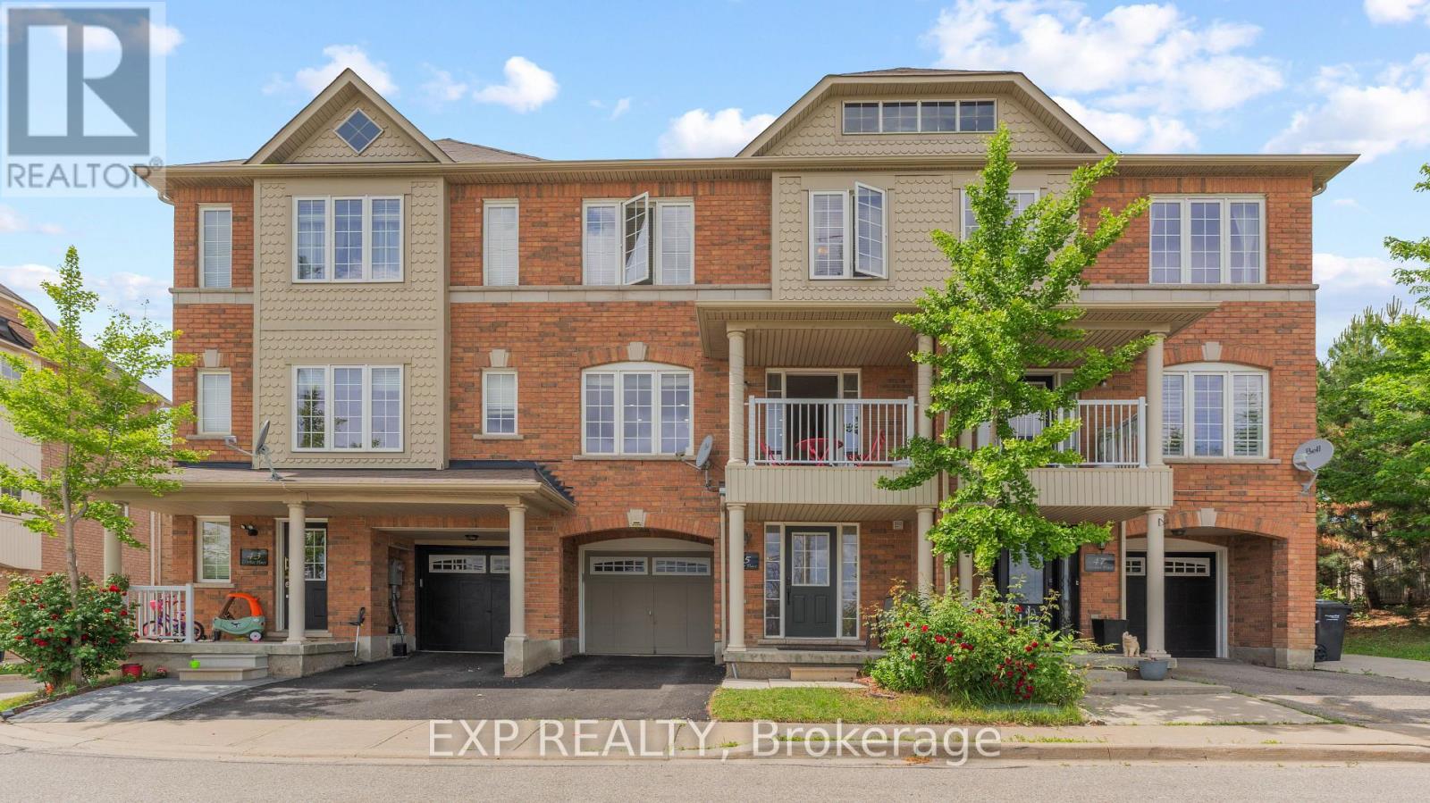 45 October Place, Brampton, Ontario  L6Y 0R6 - Photo 2 - W13460276