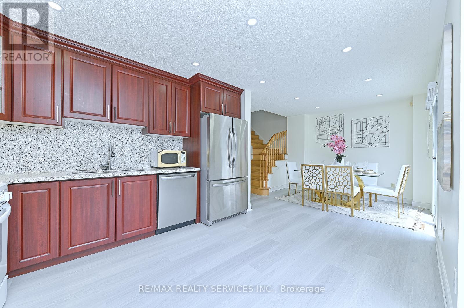 56 Mullis Crescent, Brampton, Ontario  L6Y 4T2 - Photo 13 - W13460286