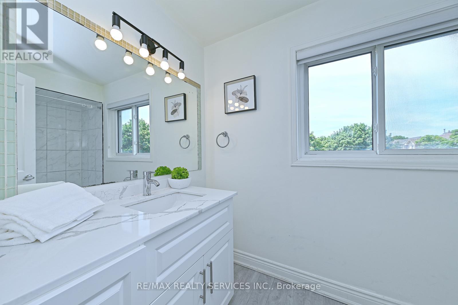 56 Mullis Crescent, Brampton, Ontario  L6Y 4T2 - Photo 24 - W13460286