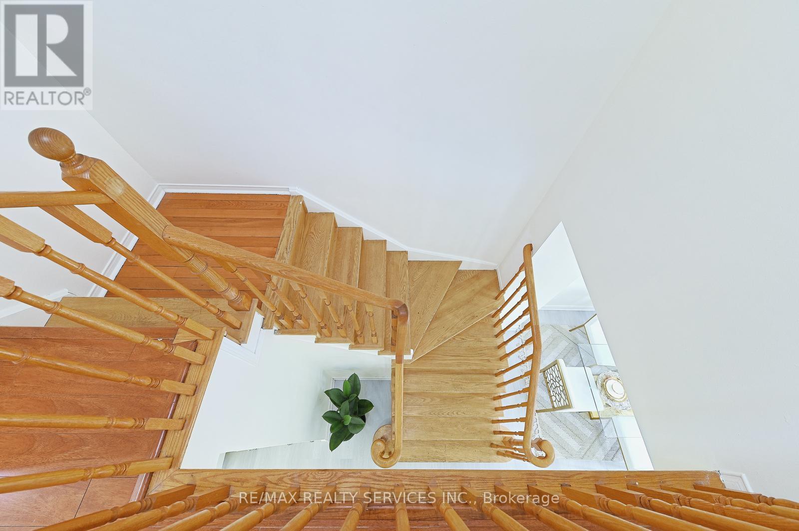 56 Mullis Crescent, Brampton, Ontario  L6Y 4T2 - Photo 25 - W13460286