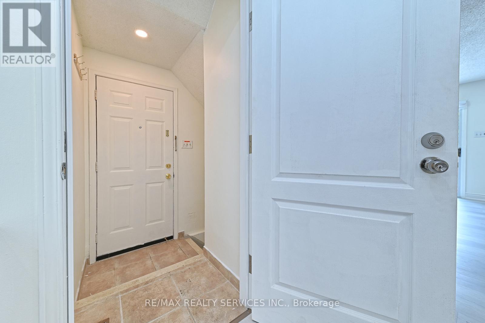 56 Mullis Crescent, Brampton, Ontario  L6Y 4T2 - Photo 26 - W13460286