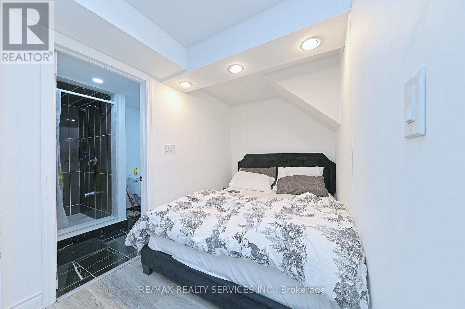 56 Mullis Crescent, Brampton, Ontario  L6Y 4T2 - Photo 29 - W13460286