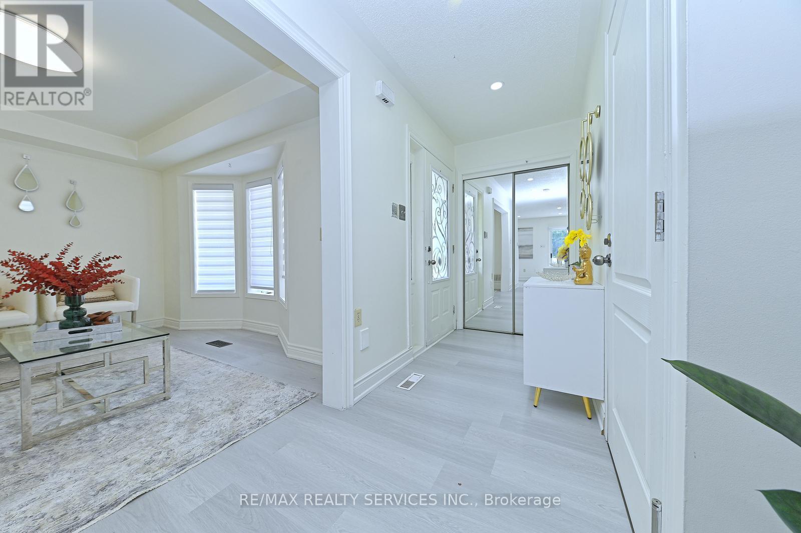 56 Mullis Crescent, Brampton, Ontario  L6Y 4T2 - Photo 7 - W13460286