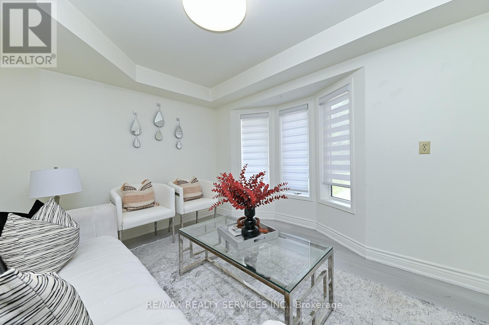 56 Mullis Crescent, Brampton, Ontario  L6Y 4T2 - Photo 8 - W13460286