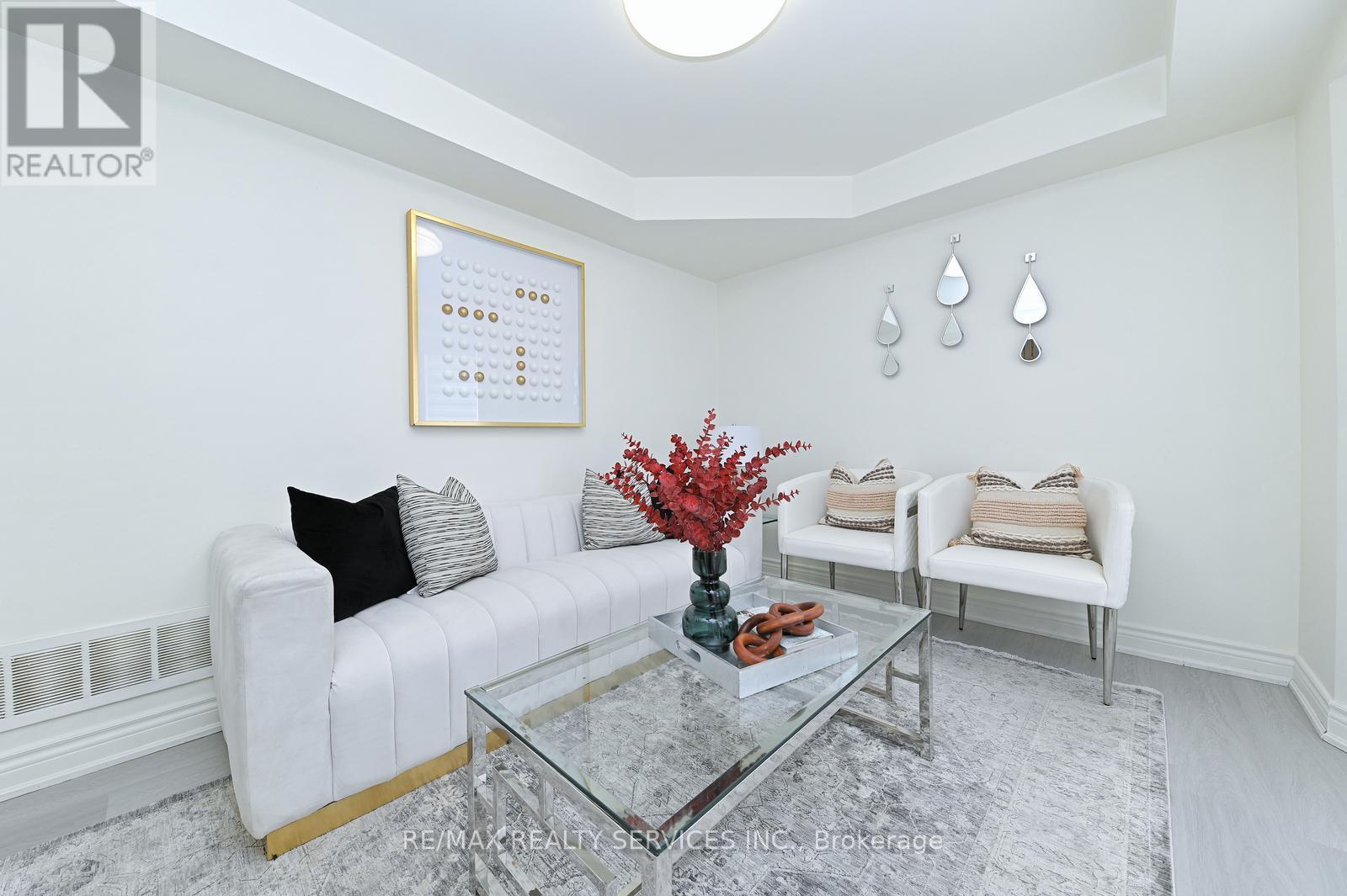 56 Mullis Crescent, Brampton, Ontario  L6Y 4T2 - Photo 9 - W13460286