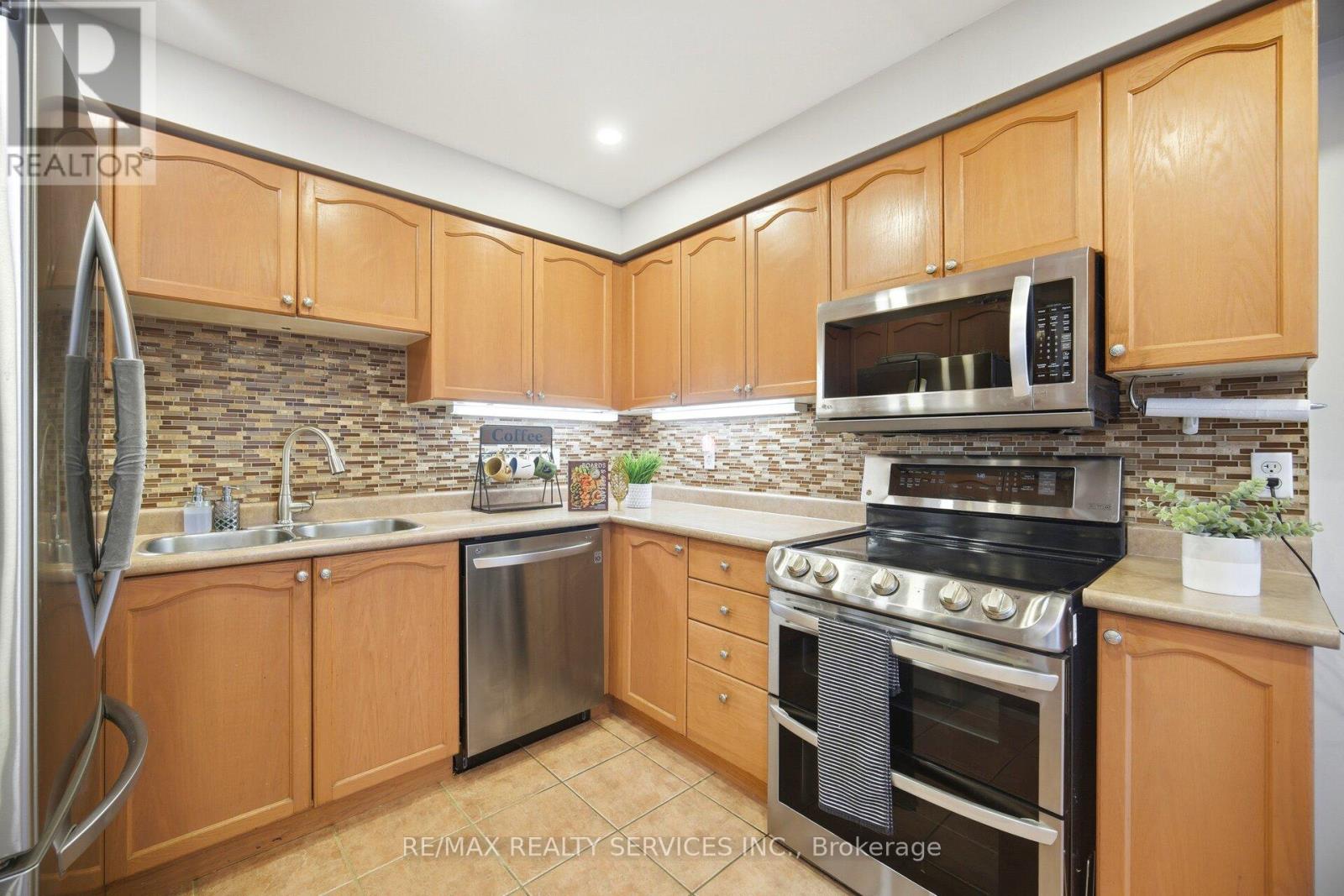 45 Sewells Lane, Brampton, Ontario  L7A 2Z9 - Photo 13 - W13460310