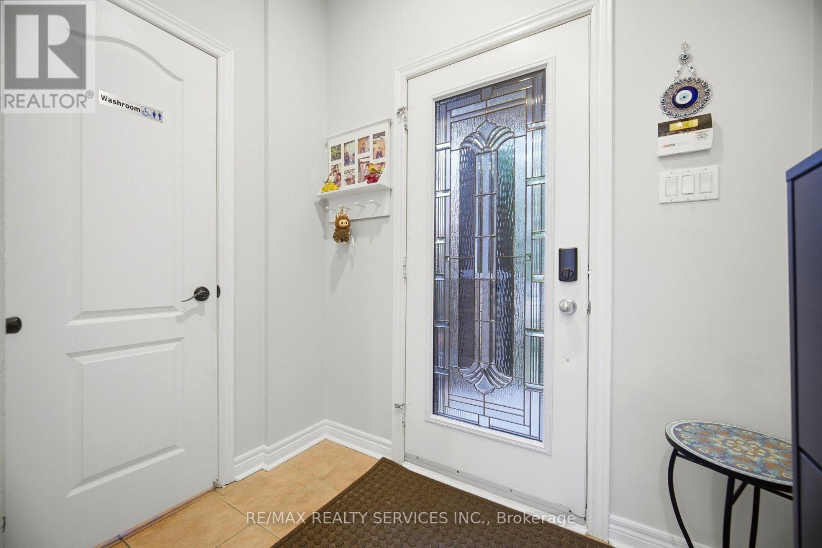 45 Sewells Lane, Brampton, Ontario  L7A 2Z9 - Photo 6 - W13460310