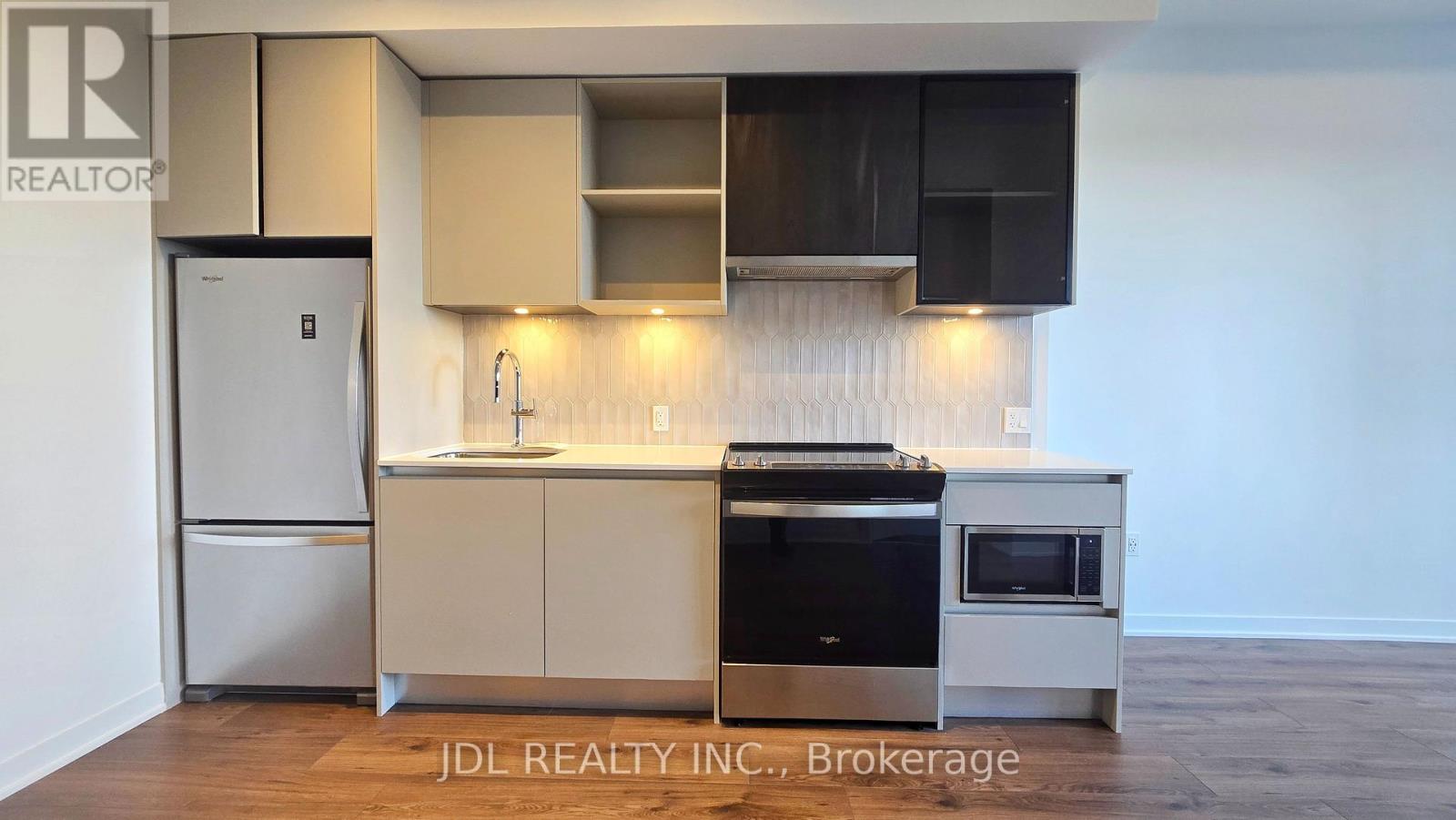 236 - 395 Dundas Street W, Oakville, Ontario  L6M 5R8 - Photo 2 - W13460368