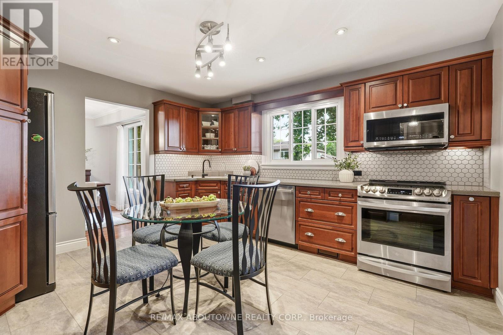 849 Syer Drive, Milton, Ontario  L9T 4C6 - Photo 12 - W13460380