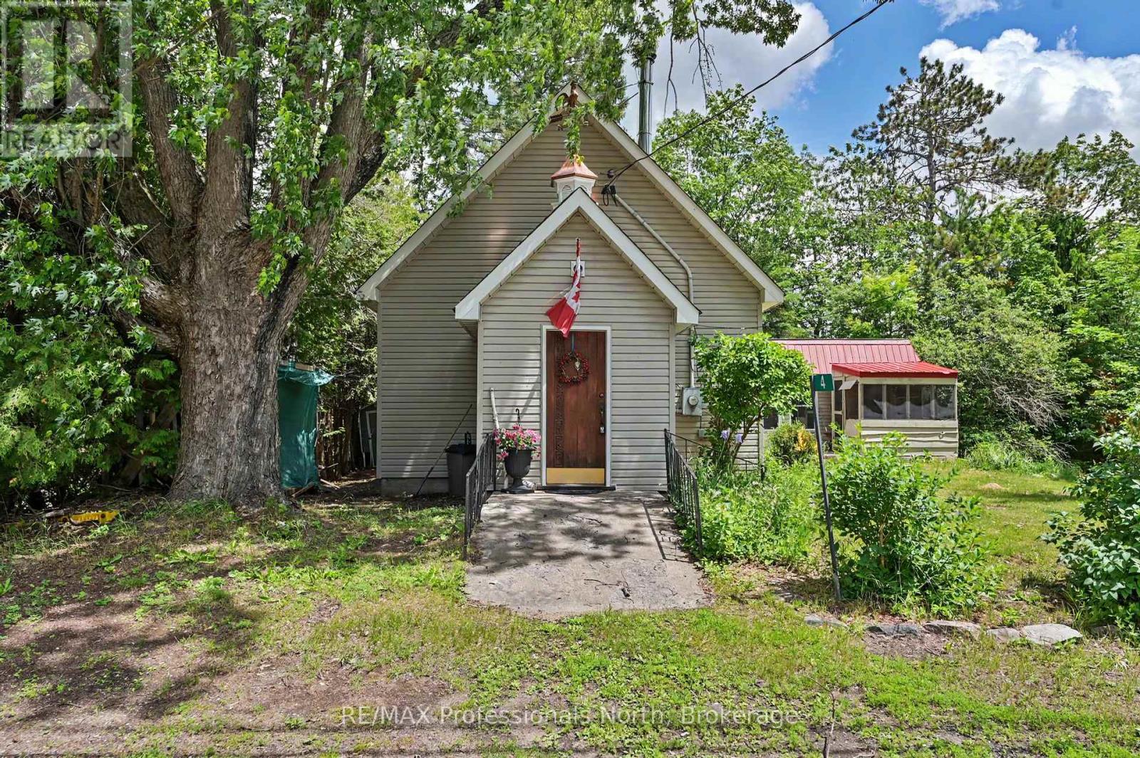 4 Dickson Street, Kawartha Lakes, Ontario  K0M 2A0 - Photo 1 - X12848358