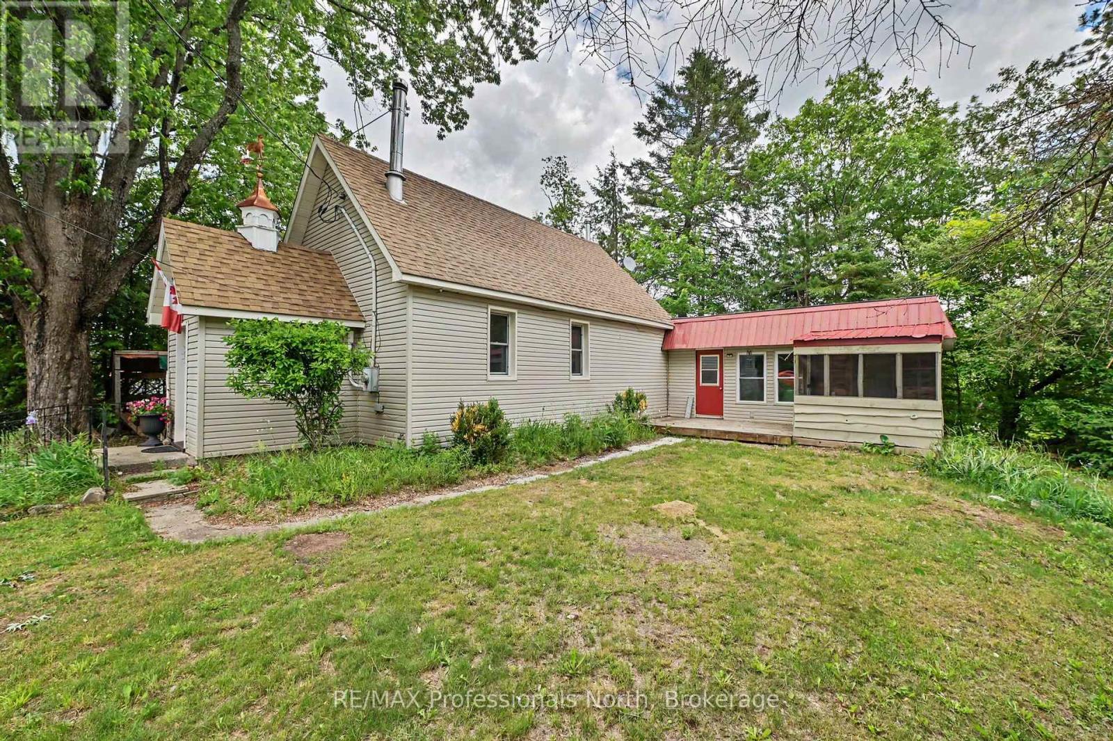 4 Dickson Street, Kawartha Lakes, Ontario  K0M 2A0 - Photo 4 - X12848358