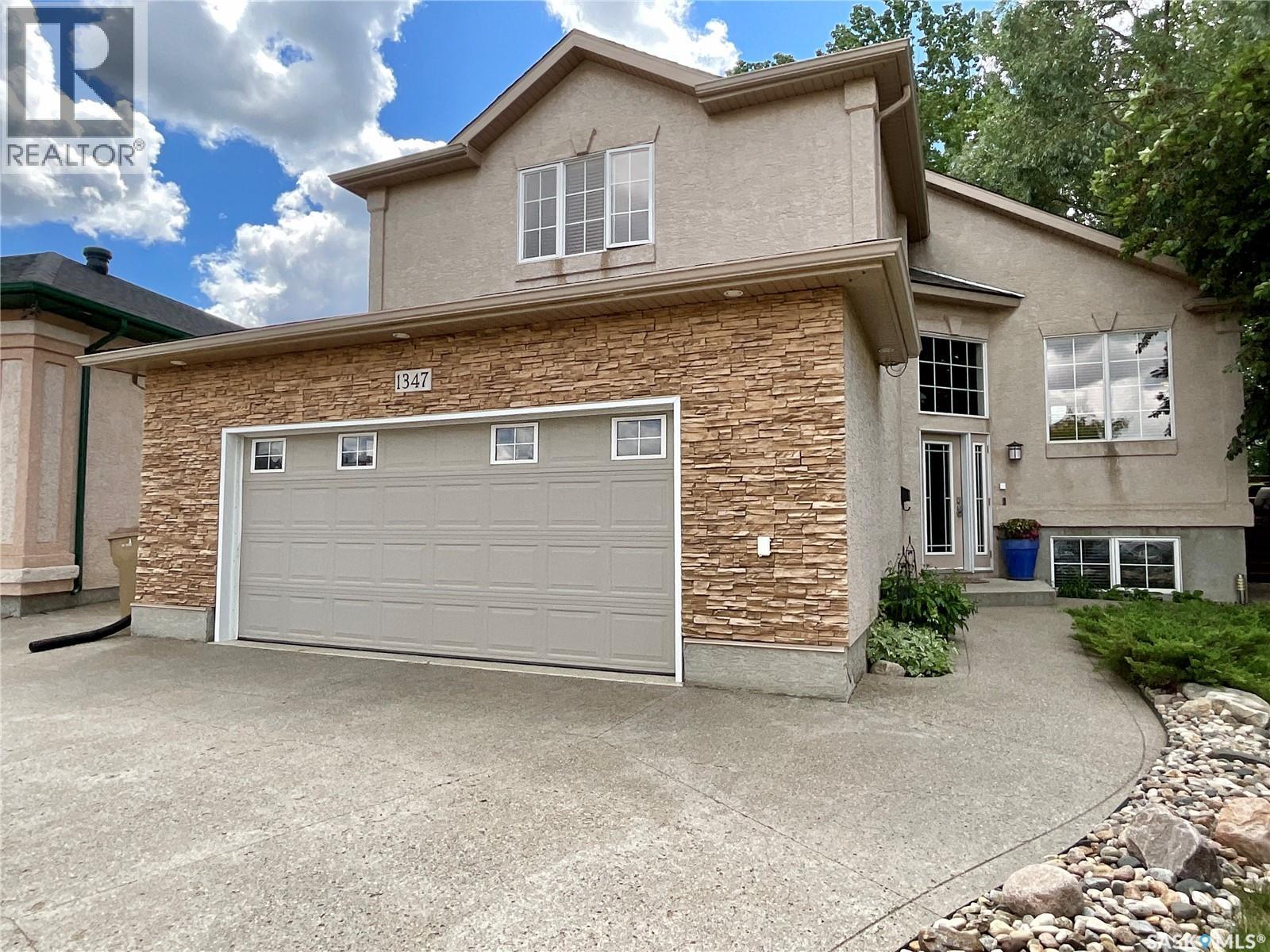 1347 HLECK PLACE N, regina, Saskatchewan