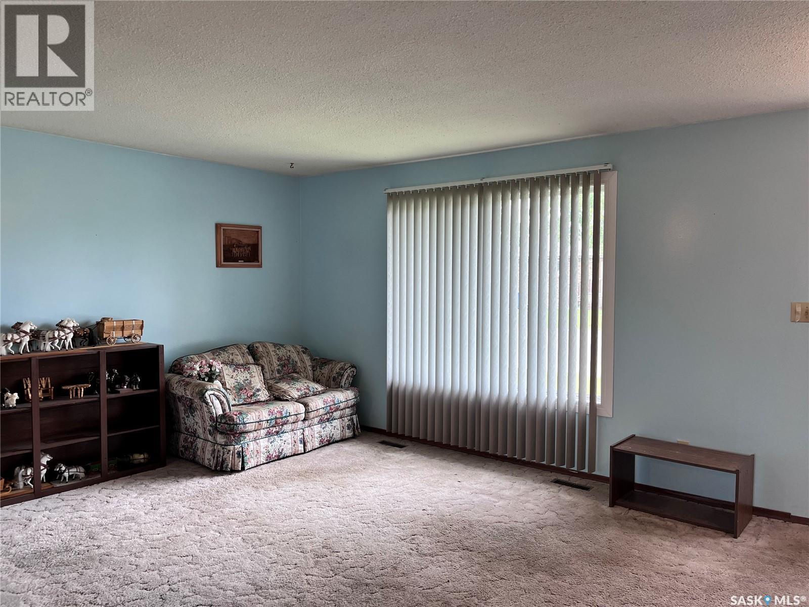 215 Burns Avenue W, Melfort, Saskatchewan  S0E 1A0 - Photo 2 - SK039848