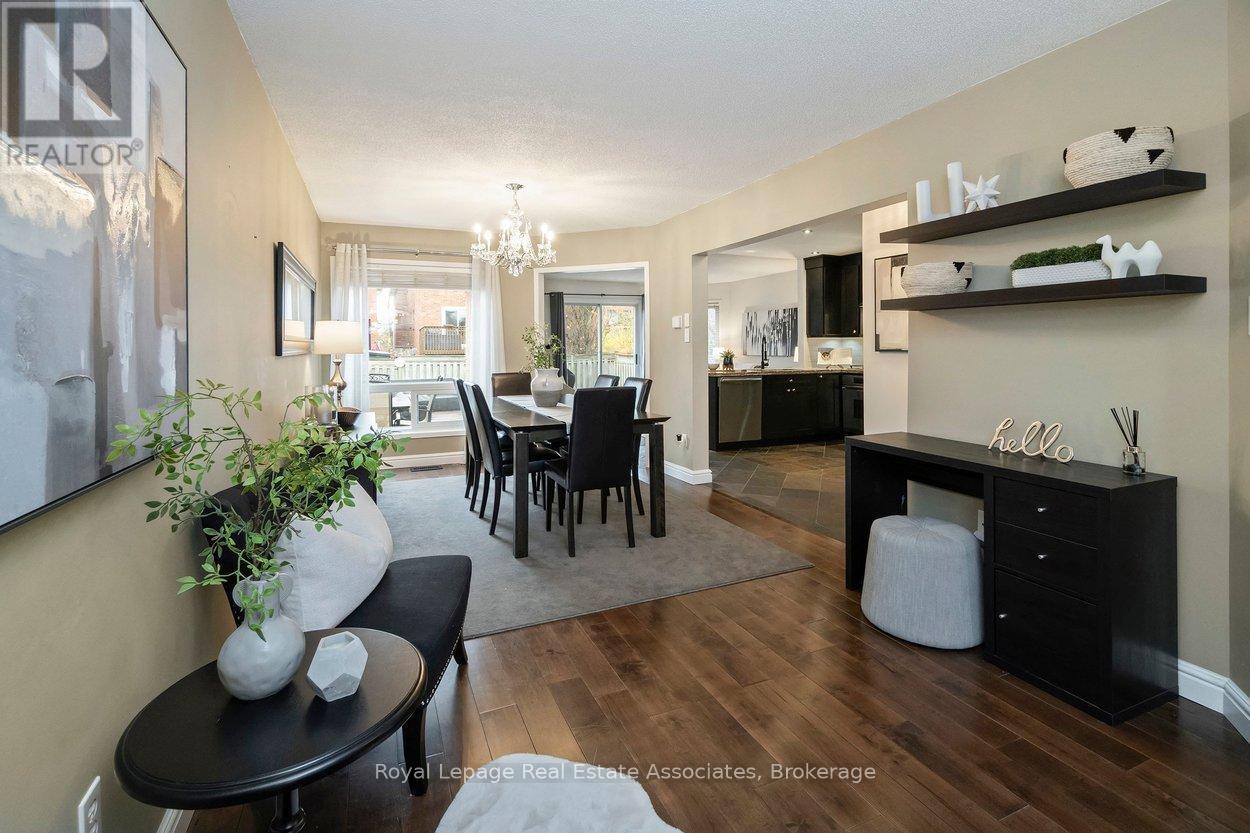 7321 Sandhurst Drive, Mississauga, Ontario  L5N 7G8 - Photo 6 - W13103706