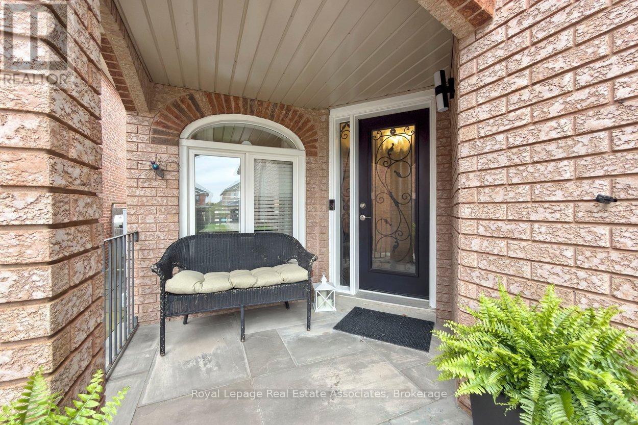 7321 Sandhurst Drive, Mississauga, Ontario  L5N 7G8 - Photo 2 - W13103706
