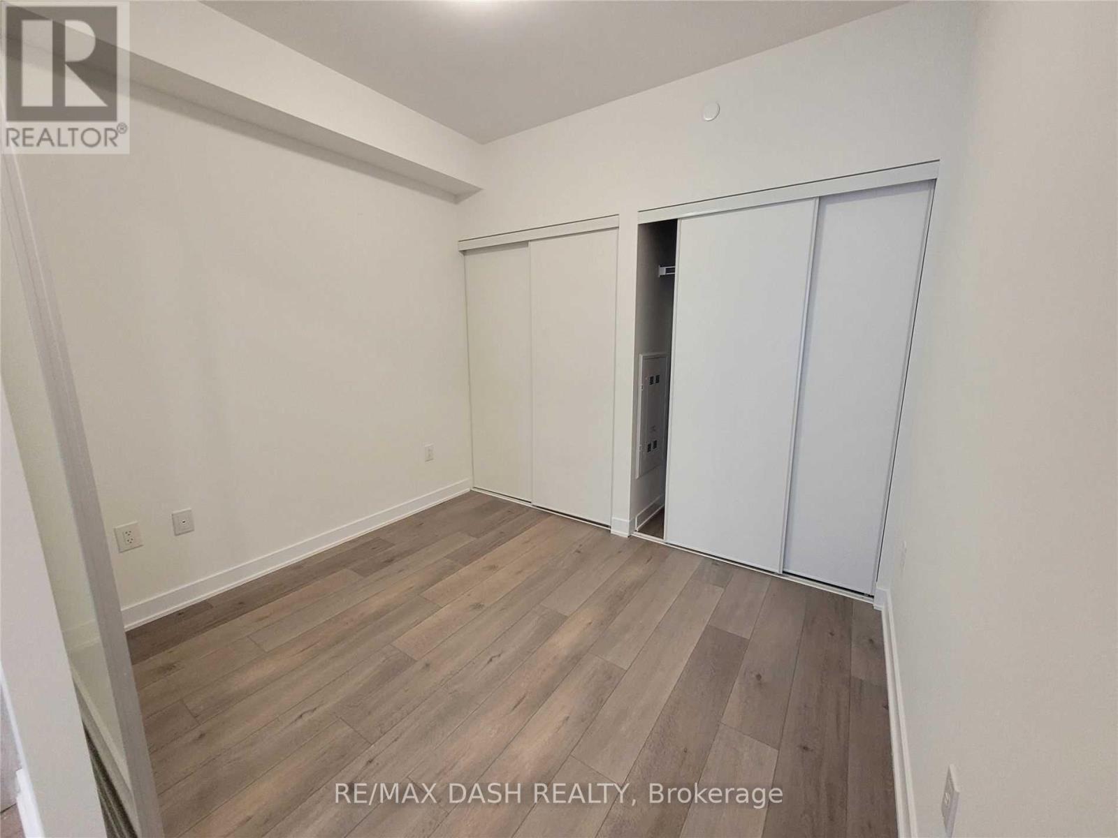 1118 - 10 Honeycrisp Crescent, Vaughan, Ontario  L4K 0M7 - Photo 4 - N13459772