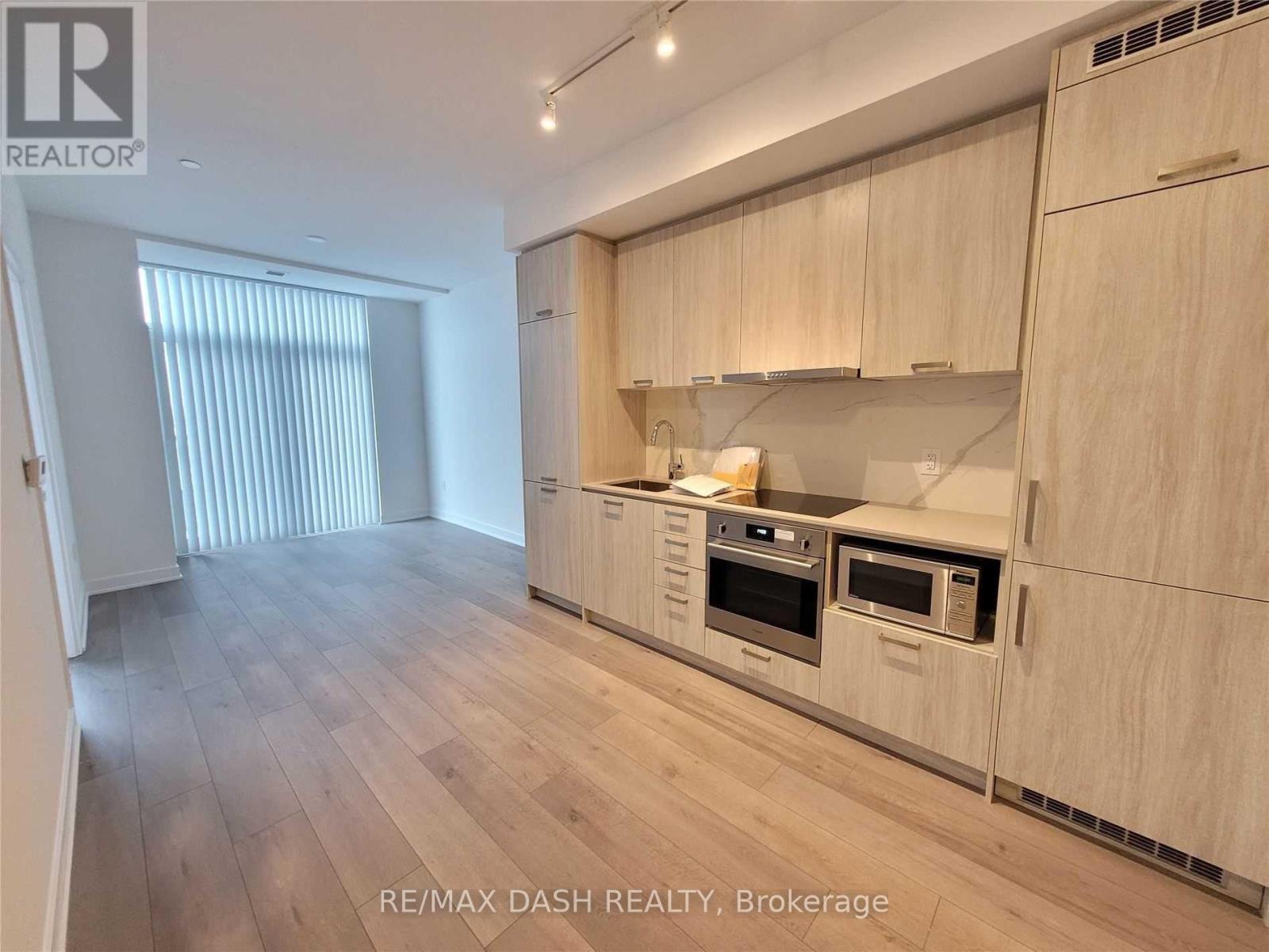 1118 - 10 Honeycrisp Crescent, Vaughan, Ontario  L4K 0M7 - Photo 3 - N13459772