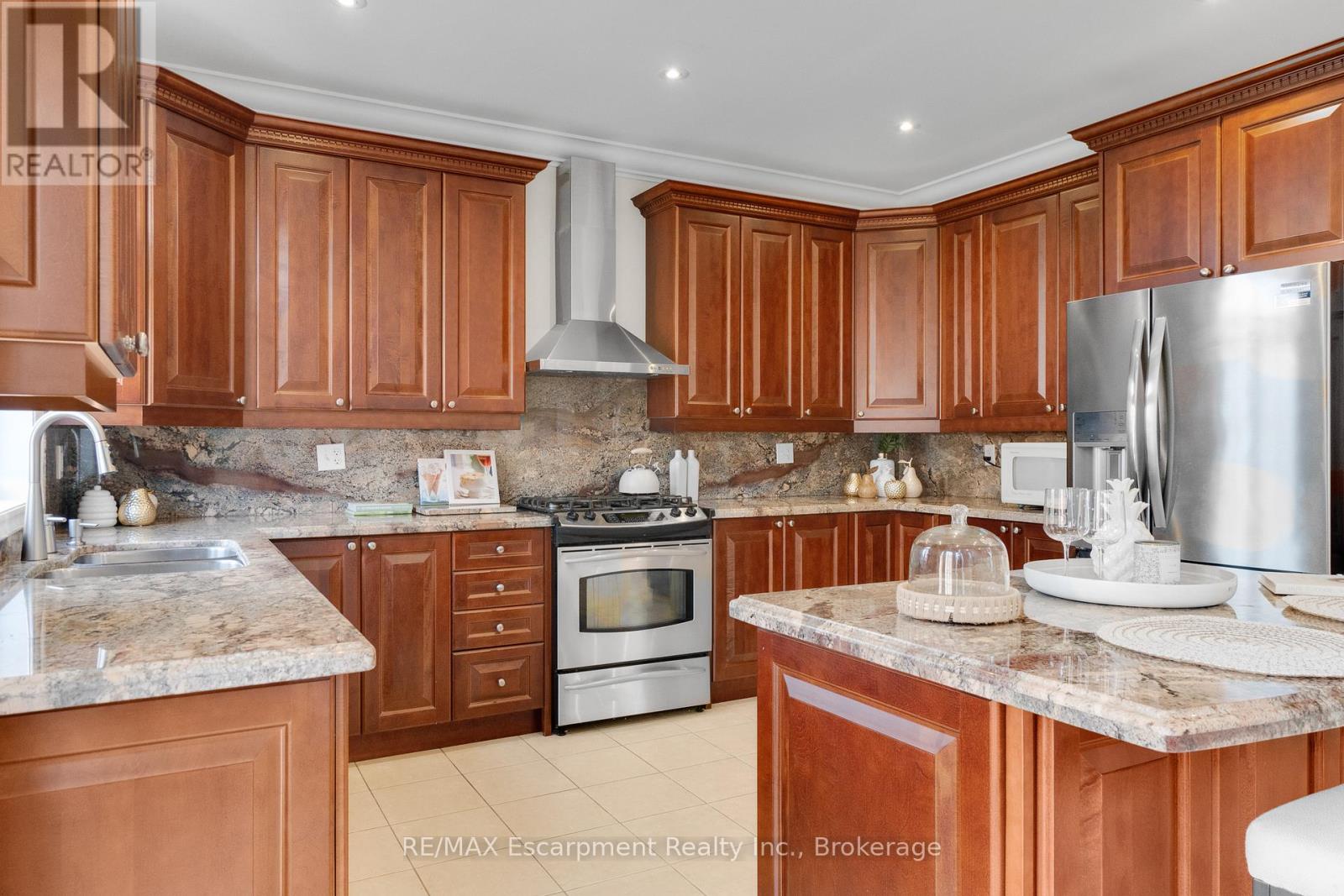2298 Salcome Drive, Oakville, Ontario  L6H 7N2 - Photo 19 - W13460478