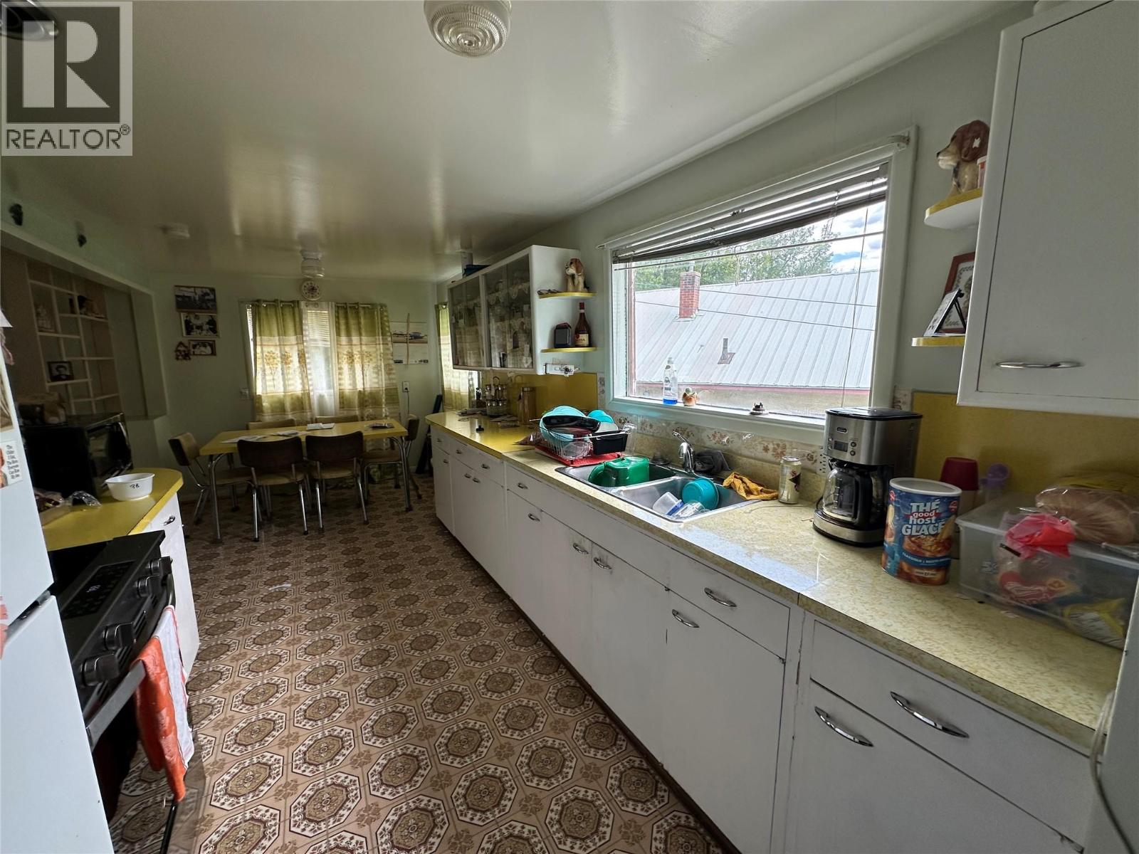 223 Railway Lane, Trail, British Columbia V1R 2S4 - Photo 6 - 10391914
