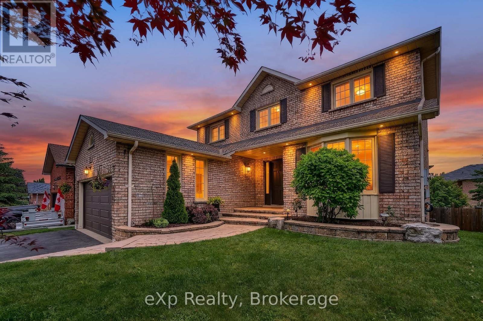 43 FOREST HEIGHTS STREET, Whitby, Ontario