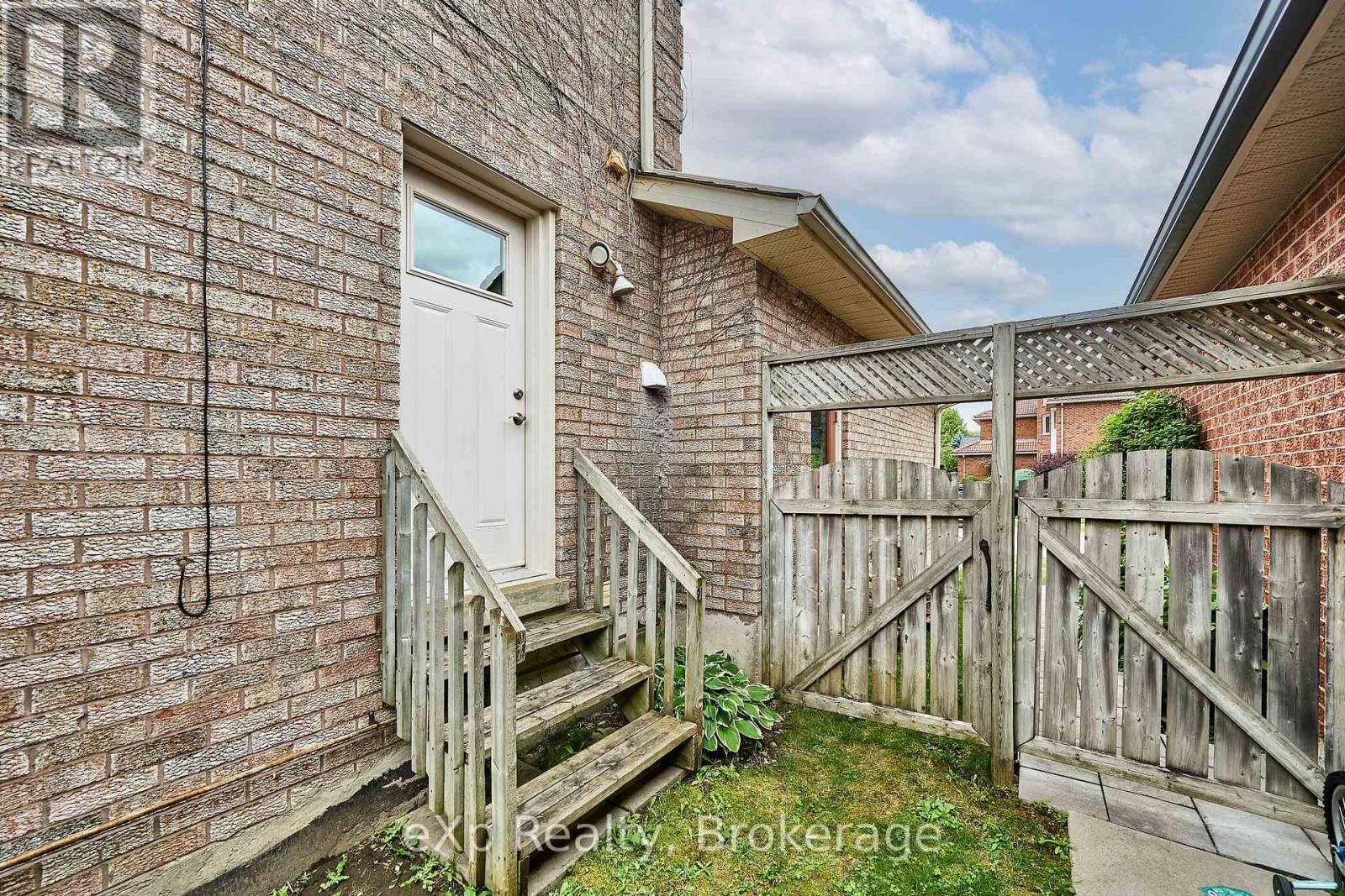43 Forest Heights Street, Whitby, Ontario  L1R 1T7 - Photo 9 - E13460778