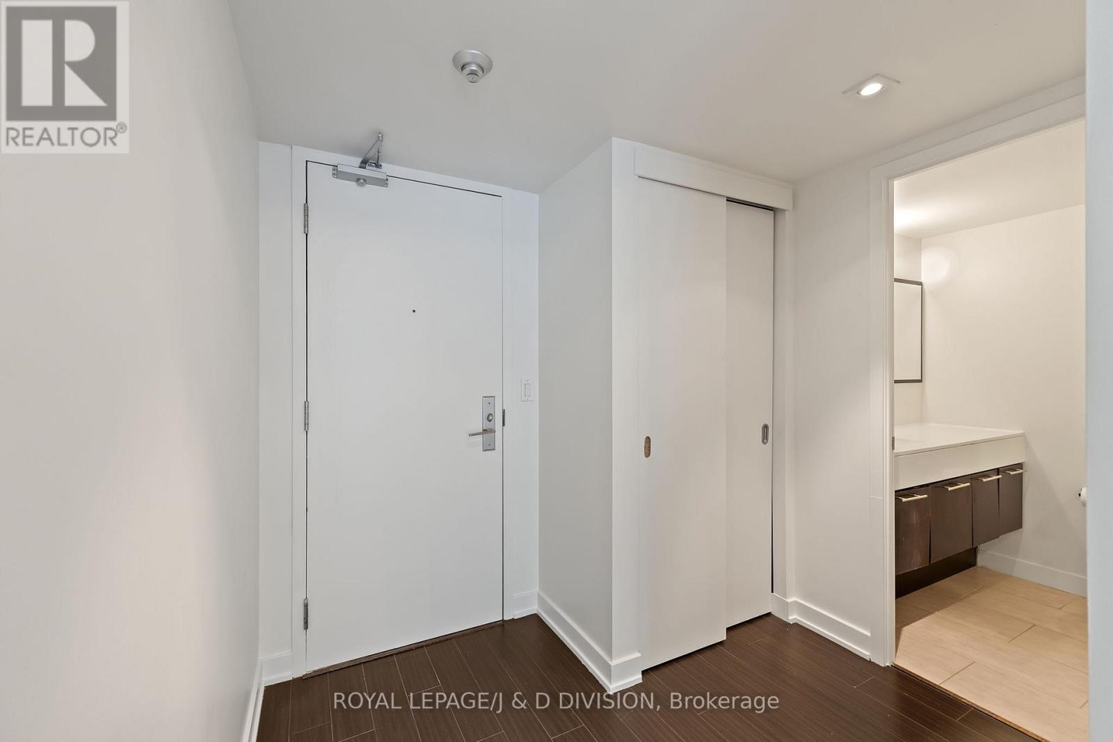 228 - 21 Nelson Street, Toronto, Ontario M5V 3H9 - Photo 3 - C13458670