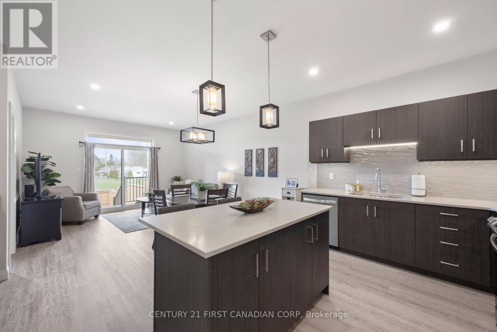 100 Rowe Avenue, South Huron, Ontario  N0M 1S1 - Photo 12 - X13460398