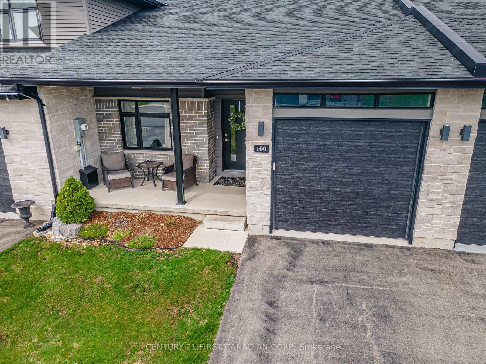 100 Rowe Avenue, South Huron, Ontario  N0M 1S1 - Photo 2 - X13460398