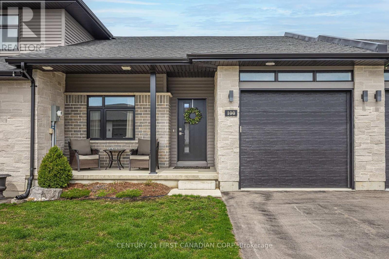 100 Rowe Avenue, South Huron, Ontario  N0M 1S1 - Photo 3 - X13460398