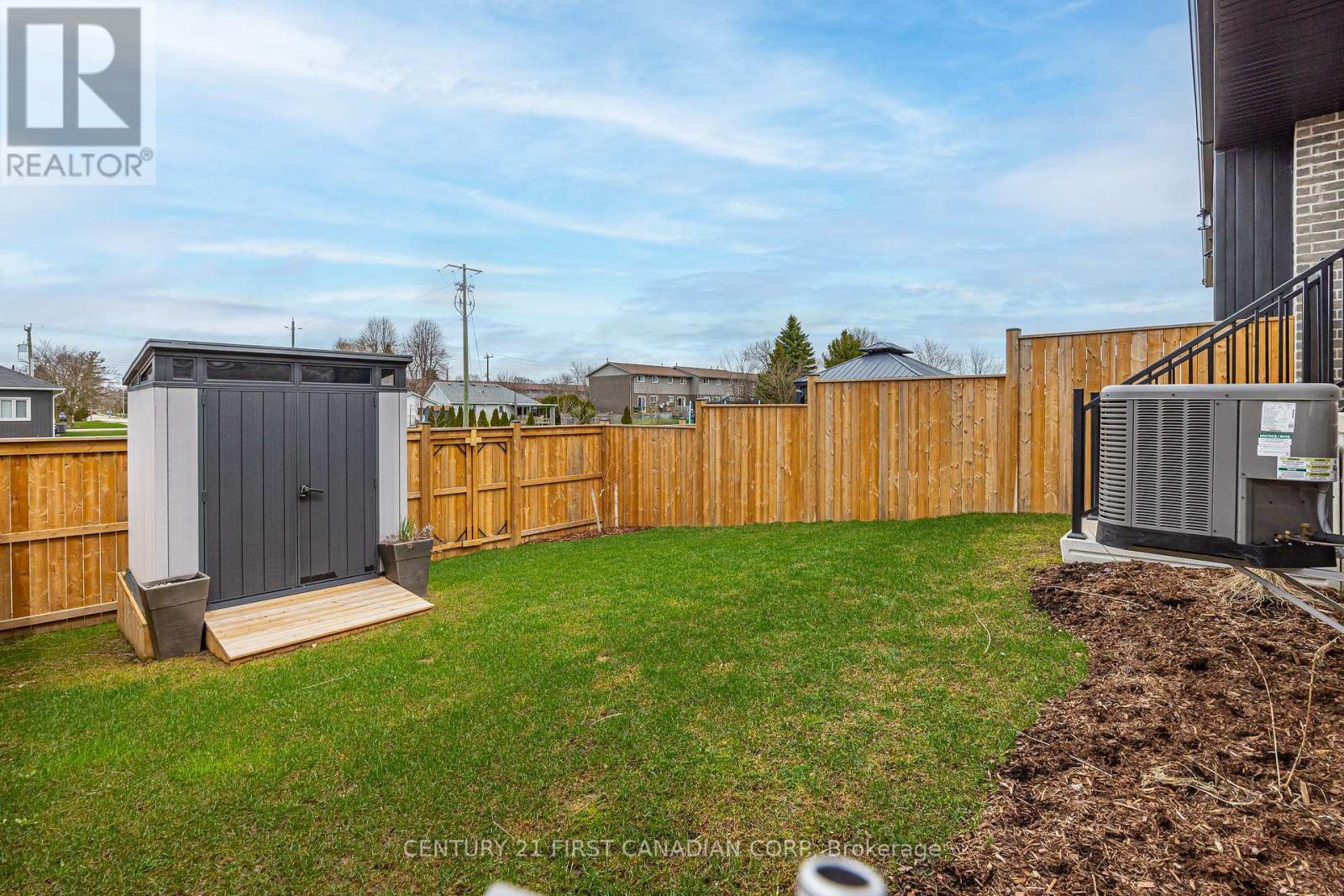 100 Rowe Avenue, South Huron, Ontario  N0M 1S1 - Photo 37 - X13460398
