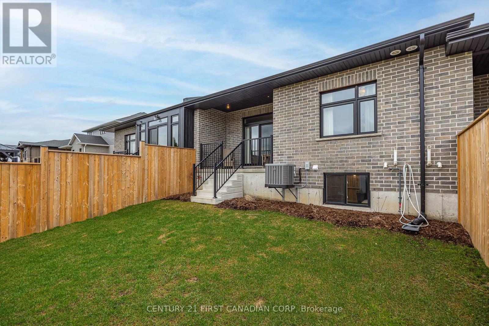 100 Rowe Avenue, South Huron, Ontario  N0M 1S1 - Photo 38 - X13460398