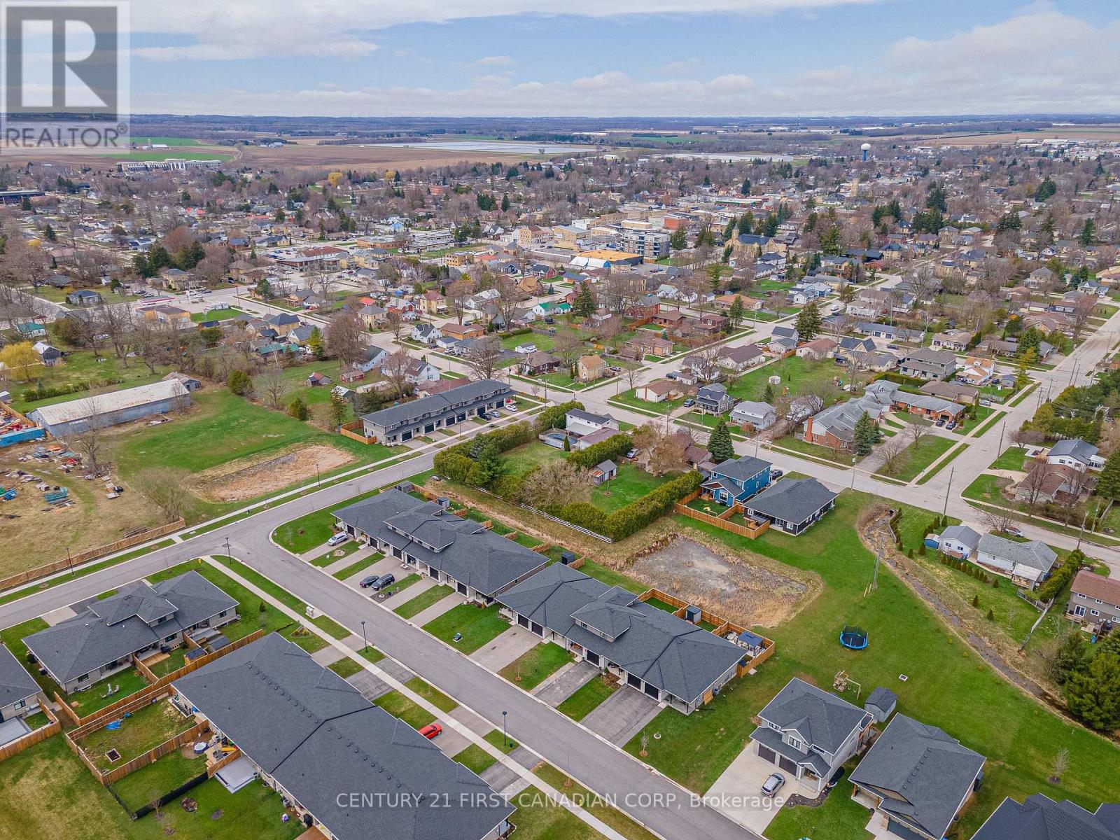 100 Rowe Avenue, South Huron, Ontario  N0M 1S1 - Photo 45 - X13460398