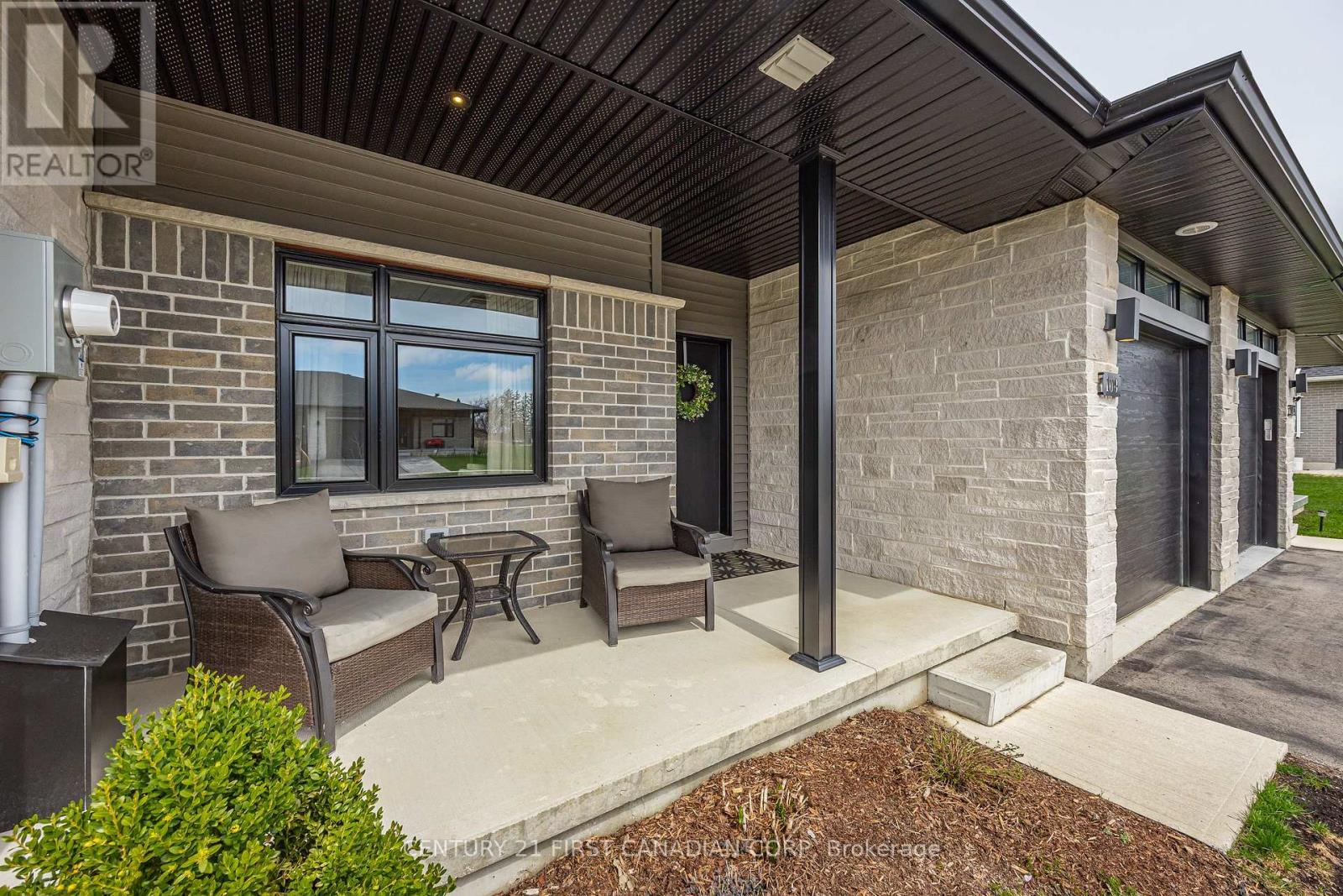 100 Rowe Avenue, South Huron, Ontario  N0M 1S1 - Photo 6 - X13460398