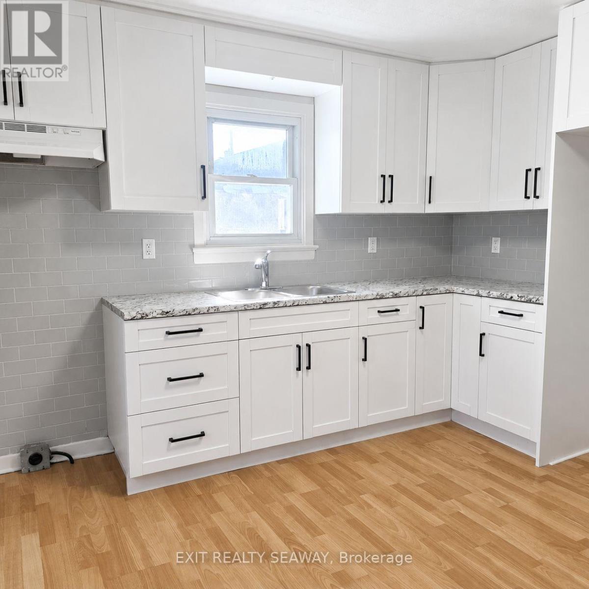 1218 Notre Dame Street, Cornwall, Ontario  K6J 4Y6 - Photo 2 - X13460656