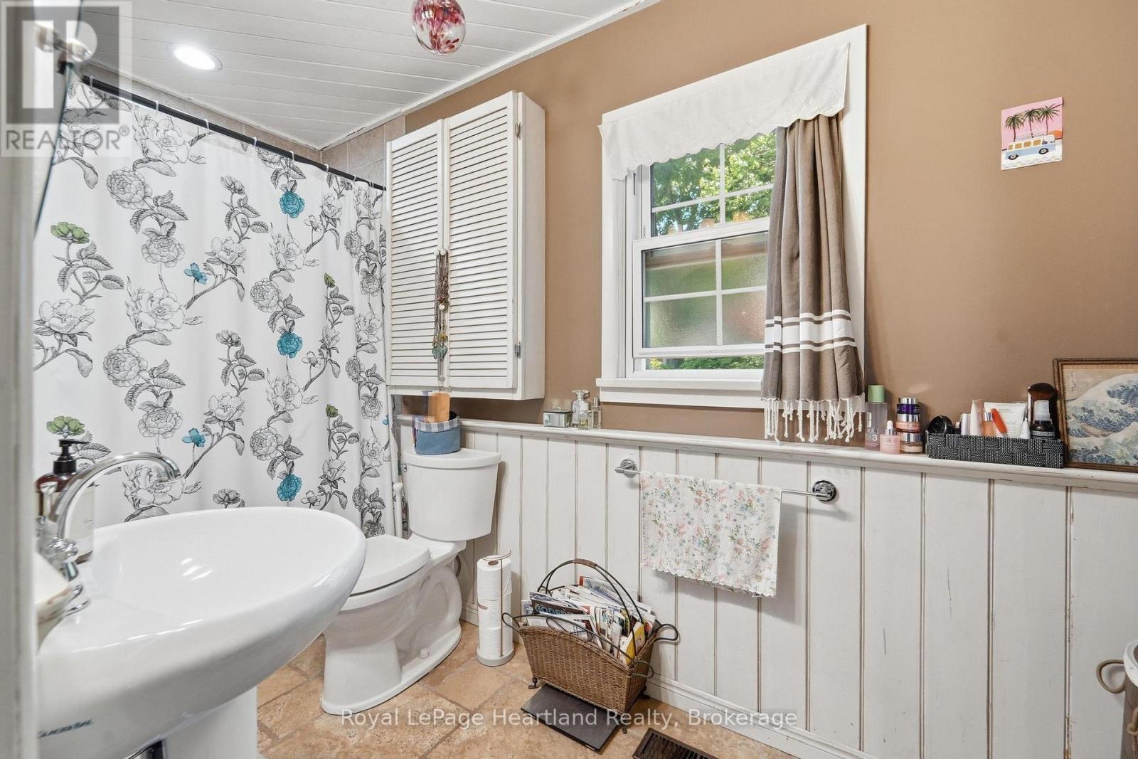 36 Trafalgar Street, Goderich (Goderich (Town)), Ontario  N7A 1T4 - Photo 17 - X13460488
