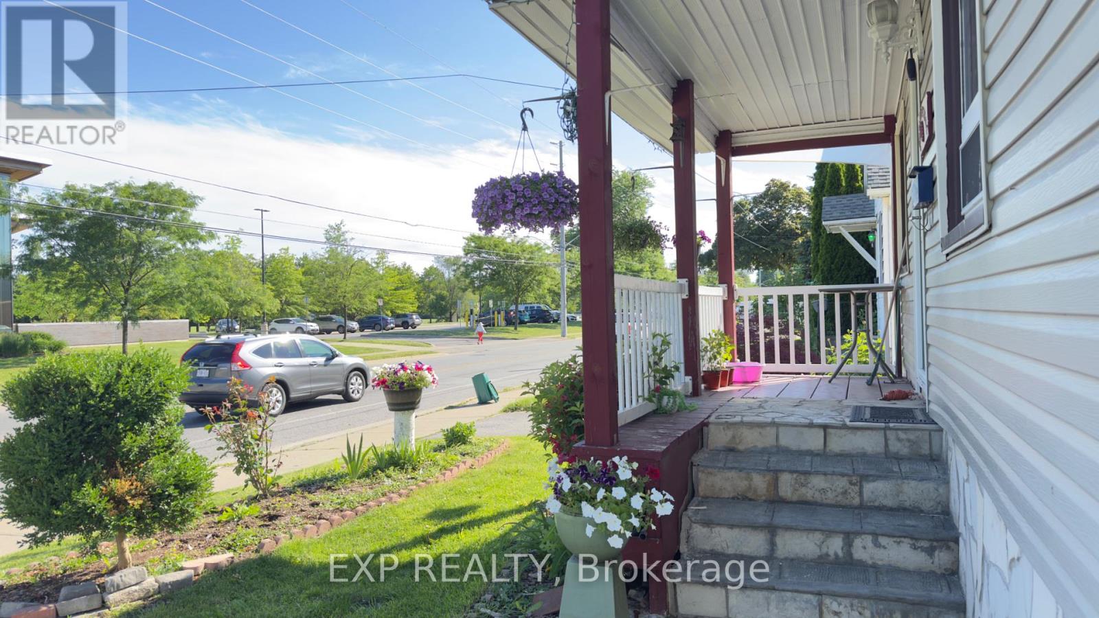 428 Carlton Street, St. Catharines, Ontario  L2M 4W8 - Photo 2 - X13458698