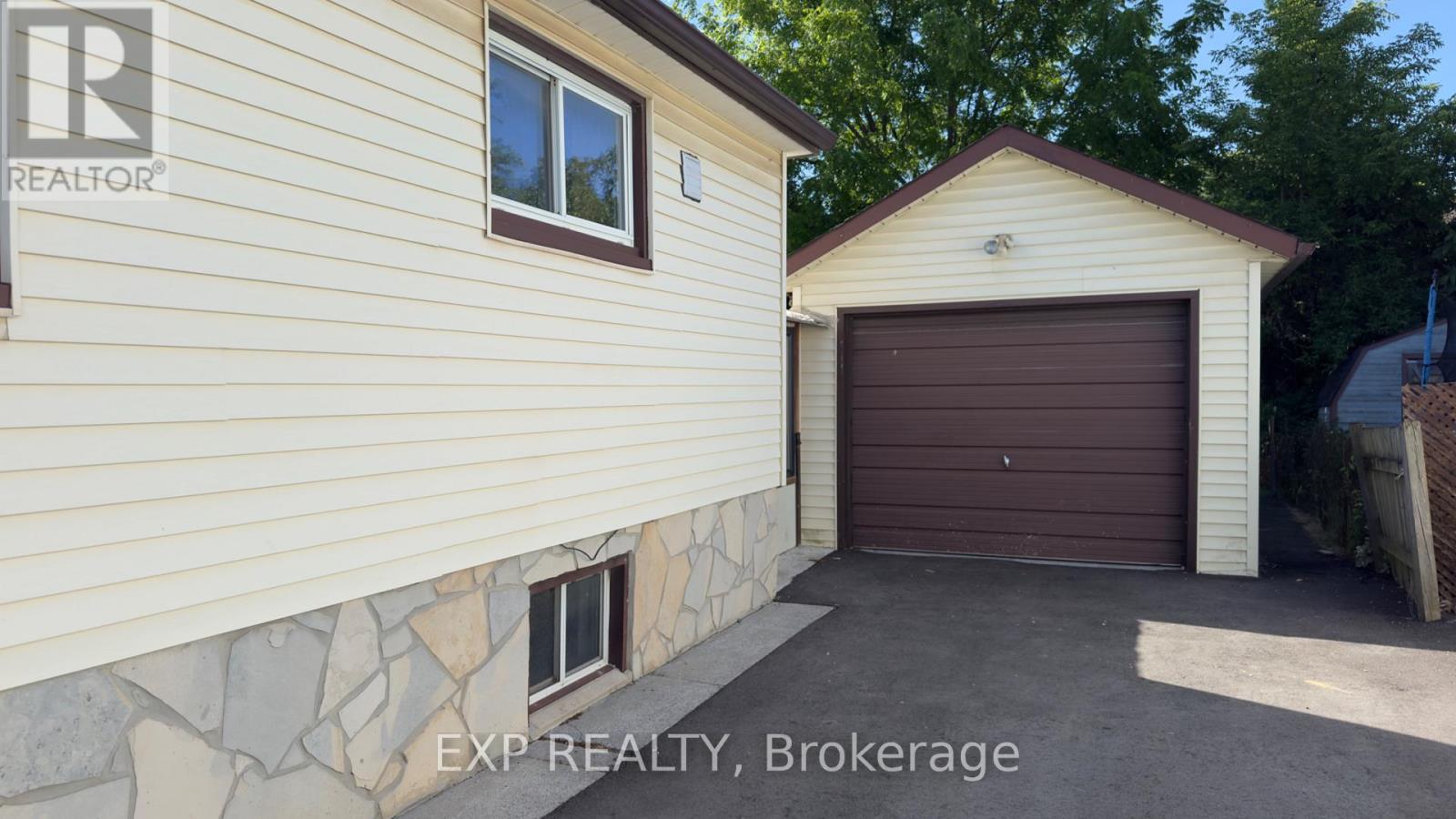 428 Carlton Street, St. Catharines, Ontario  L2M 4W8 - Photo 4 - X13458698