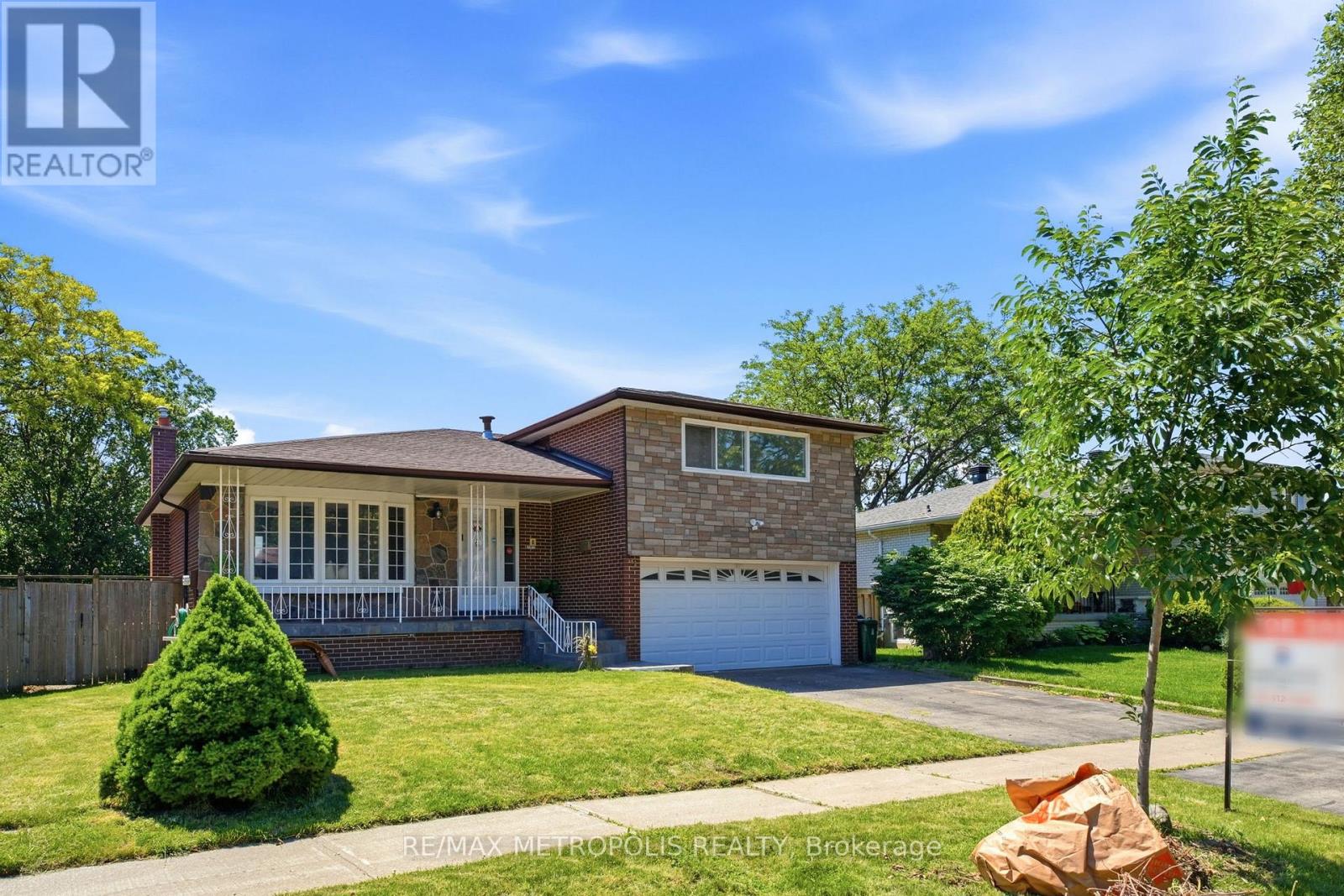 31 Langevin Crescent, Toronto, Ontario M1C 2B8 - Photo 2 - E13458672