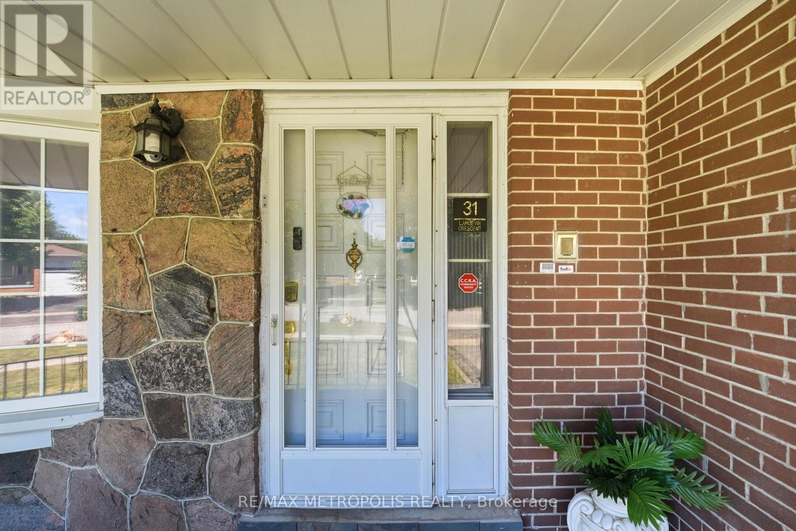 31 Langevin Crescent, Toronto, Ontario M1C 2B8 - Photo 5 - E13458672
