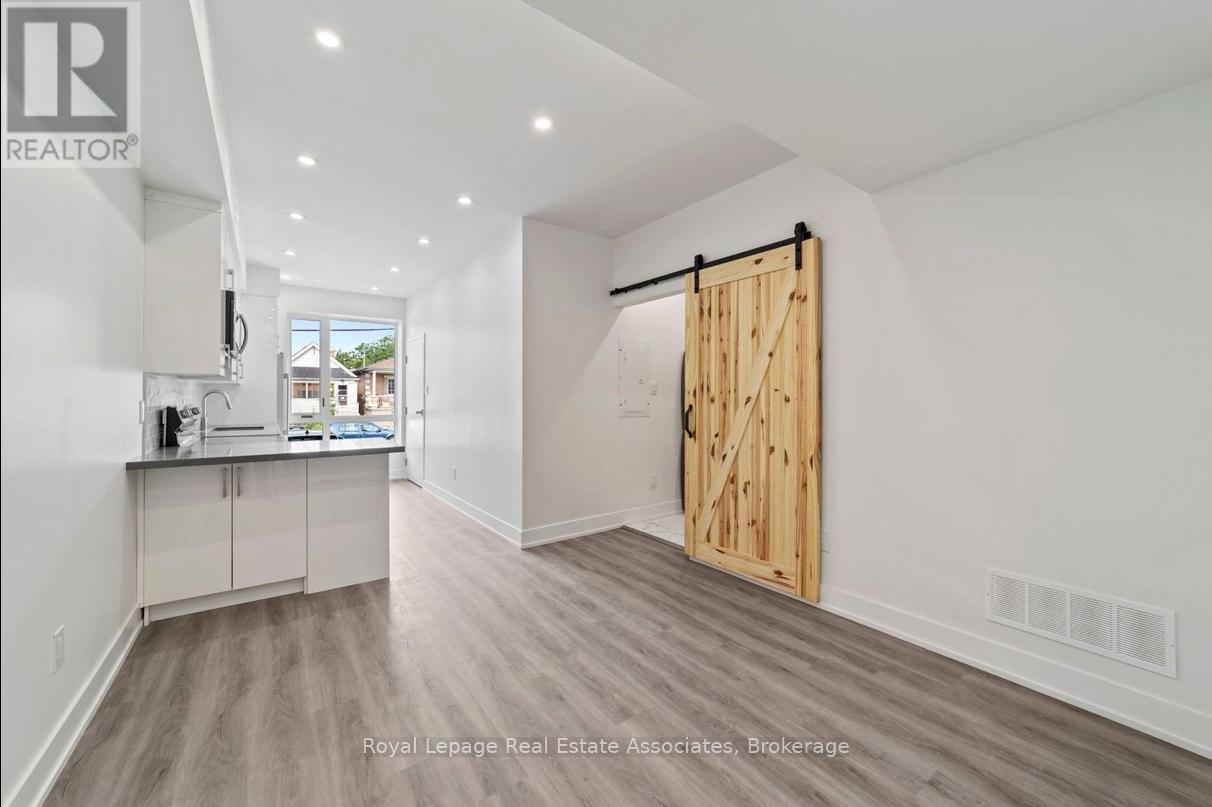 531 Delaware Avenue N, Toronto, Ontario  M6H 2V3 - Photo 9 - C13427886