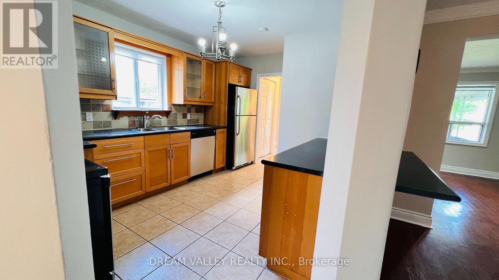 Main - 55 Colonial Avenue, Toronto, Ontario  M1M 2C4 - Photo 5 - E13458730